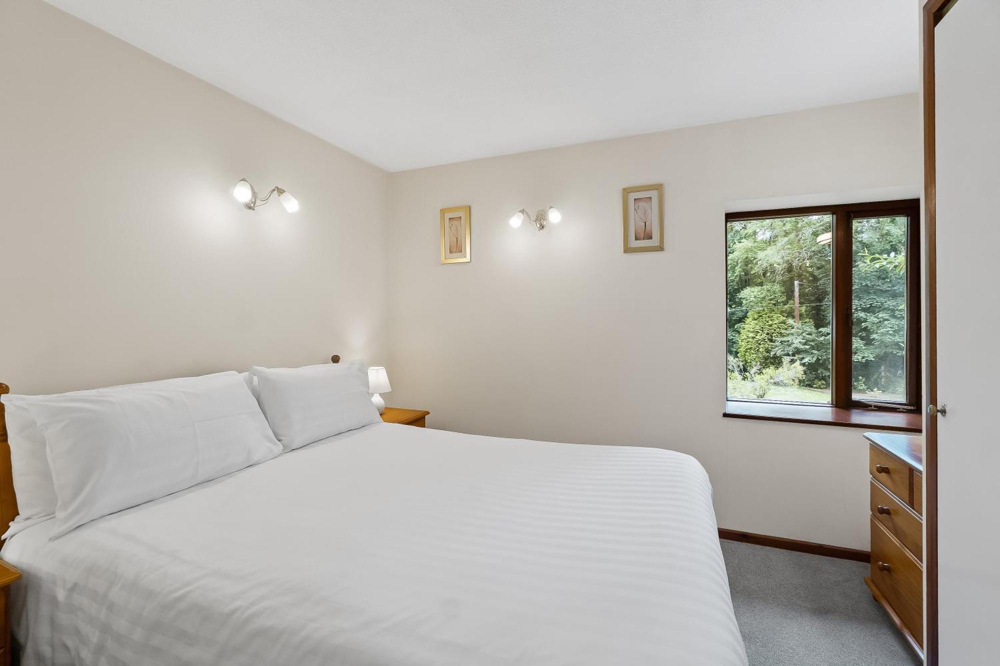 Crylla Valley Cottages - Access To Pool, Gym, Spa And More サルタッシュ 部屋 写真